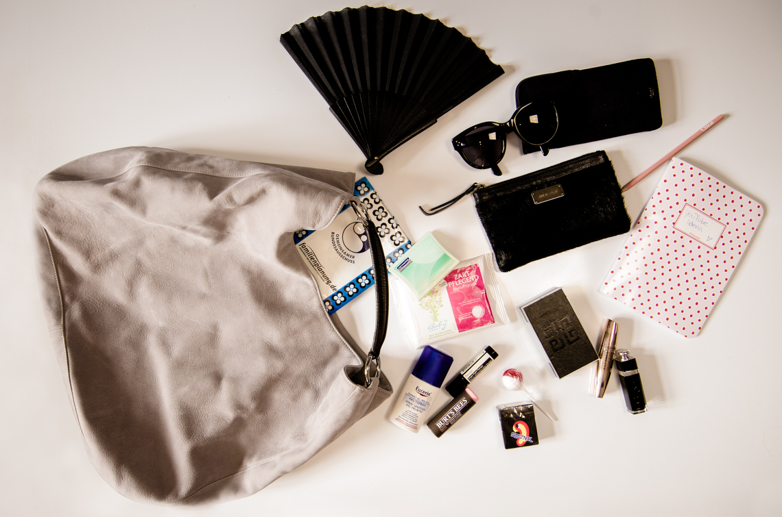 windsor whats in my preggo bag_01