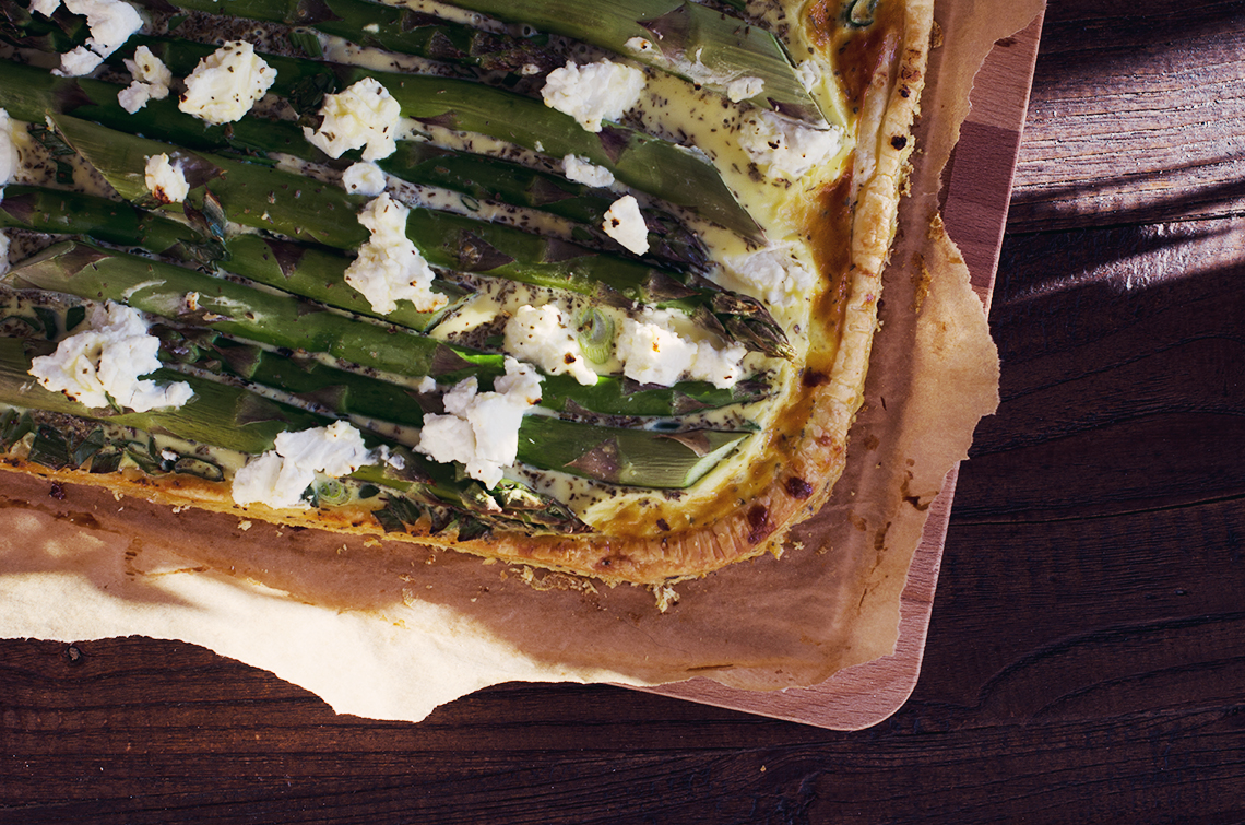Die fertige Spargeltarte mit knusprigem Rand und knackigem Spargel