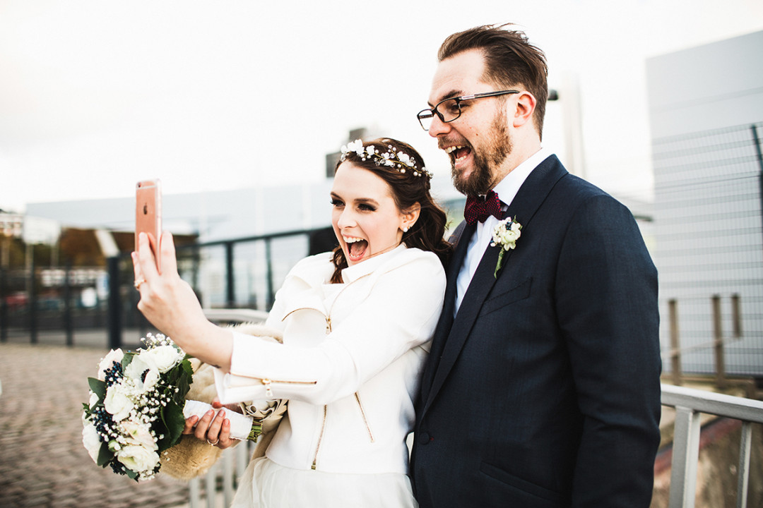 anna frost wedding selfie jakob
