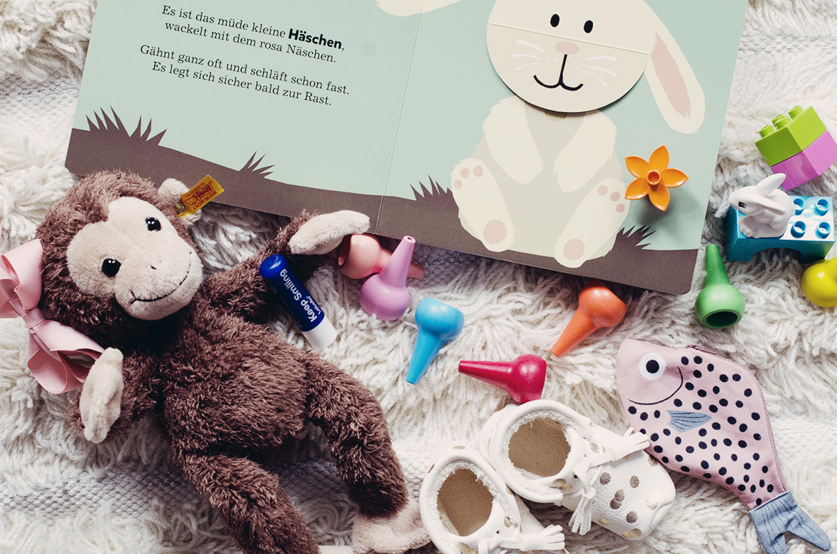 anna frost flatlay labello