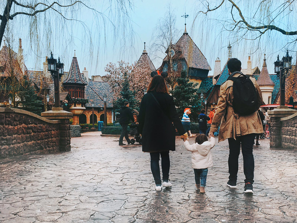 anna frost disneyland paris family