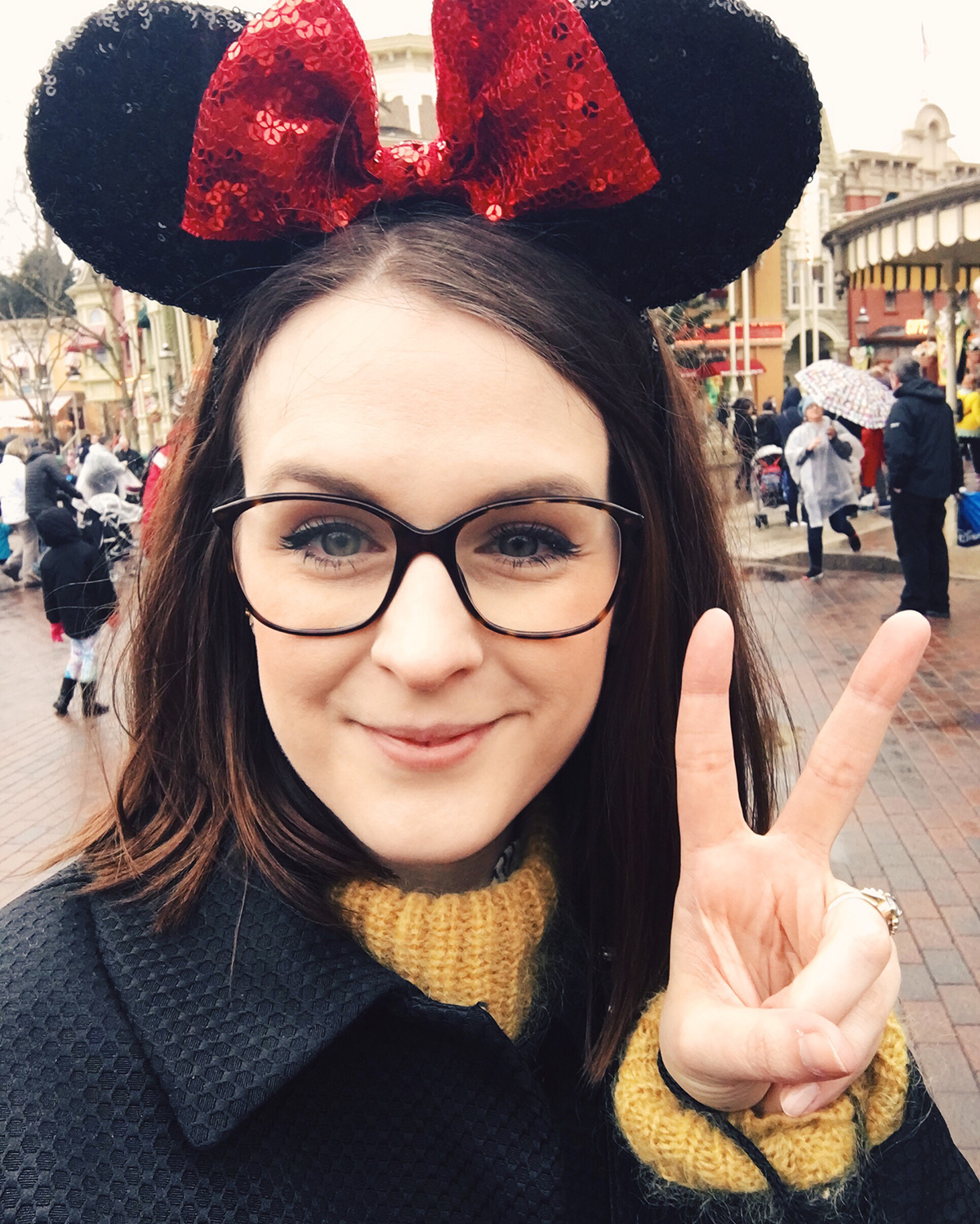 anna frost minnie mouse disney disneyland paris