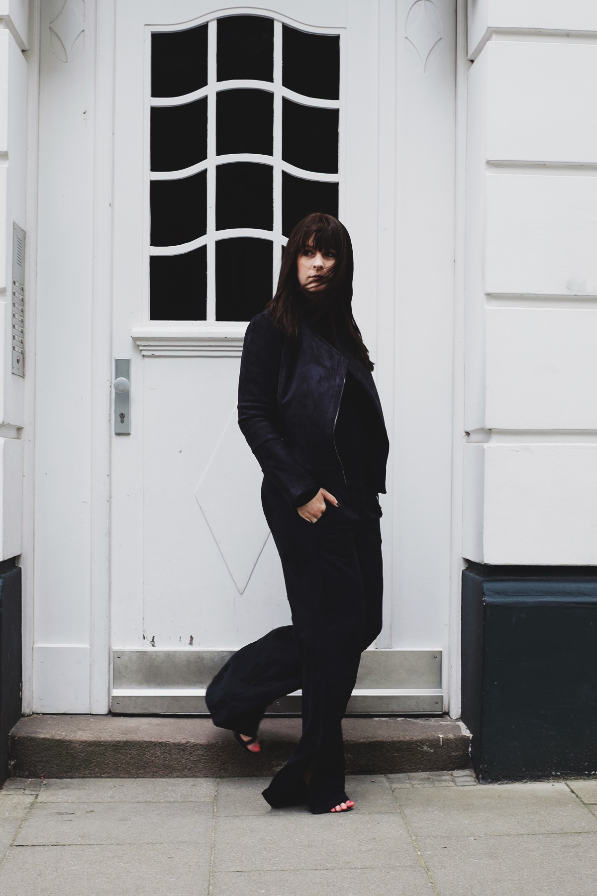 anna frost fashionblogger hamburg fafine all black outfit