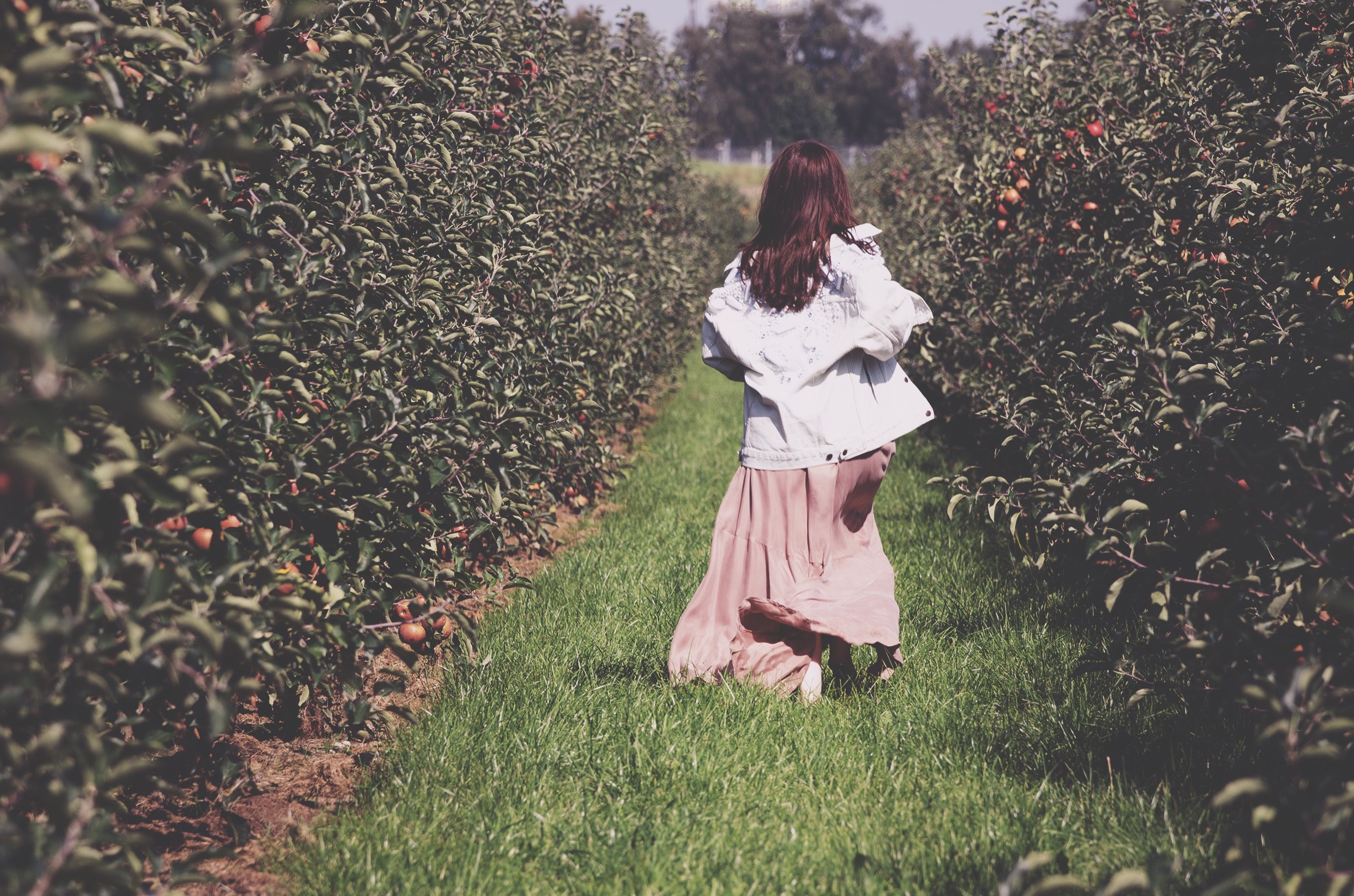 Anna Frost Fafine Altes Land Hamburg Outfit Strap Dress Anne Bernecker Jeansjacke