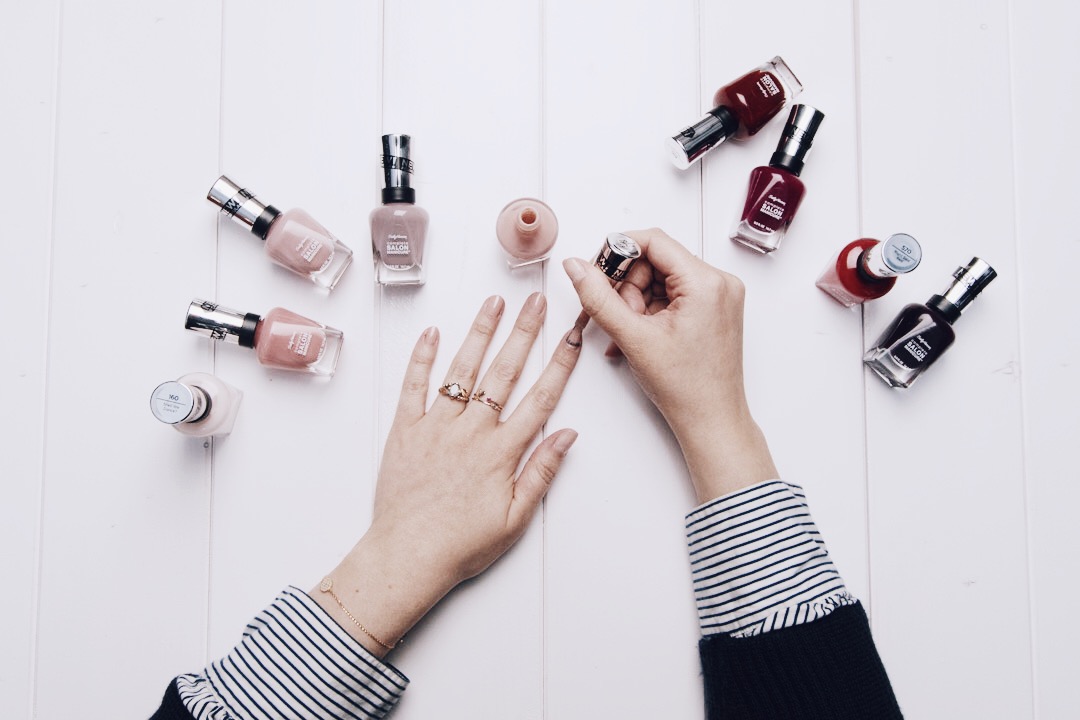 anna frost sally hansen strong women strong nails 