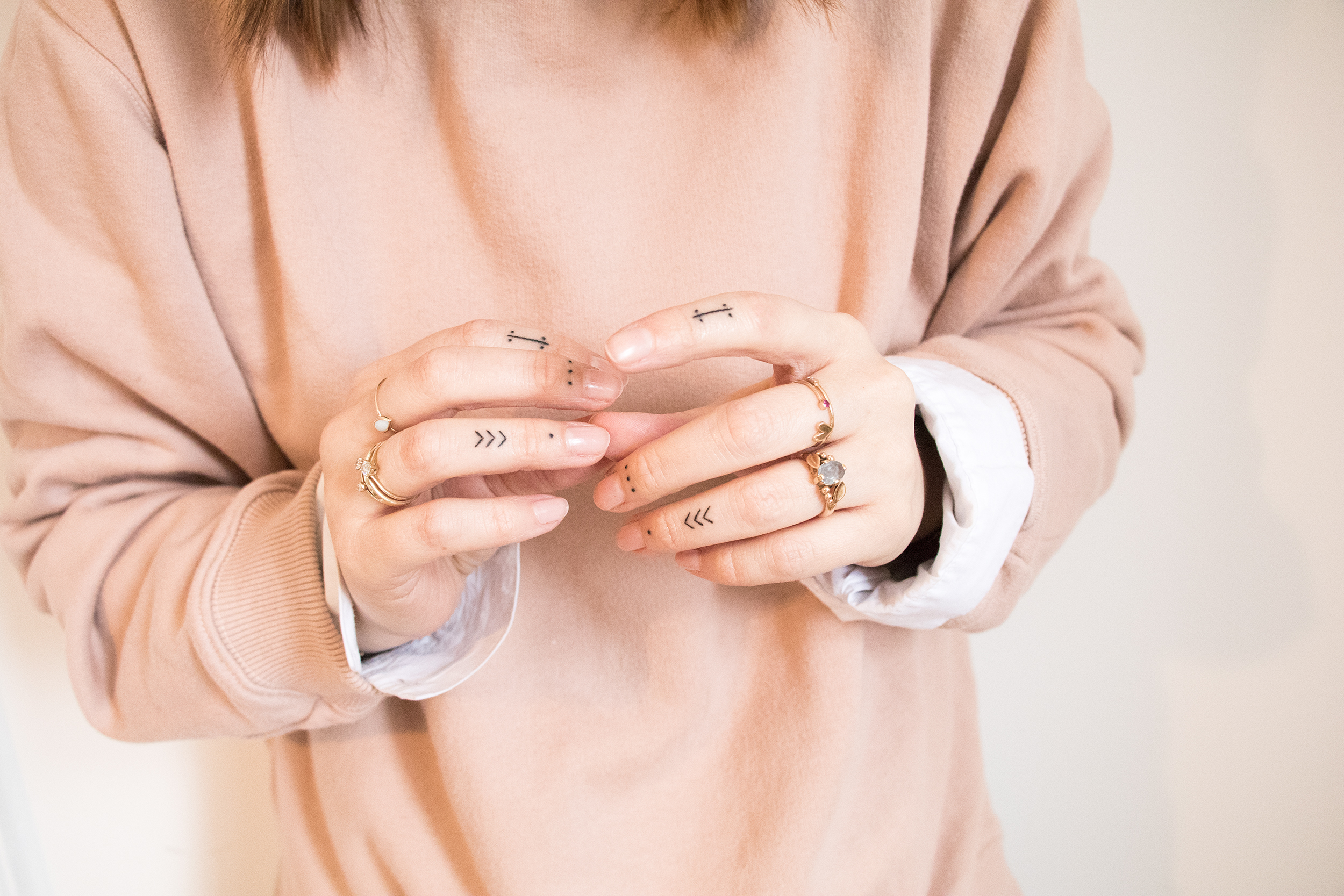 anna frost handpoked finger tattoos 5