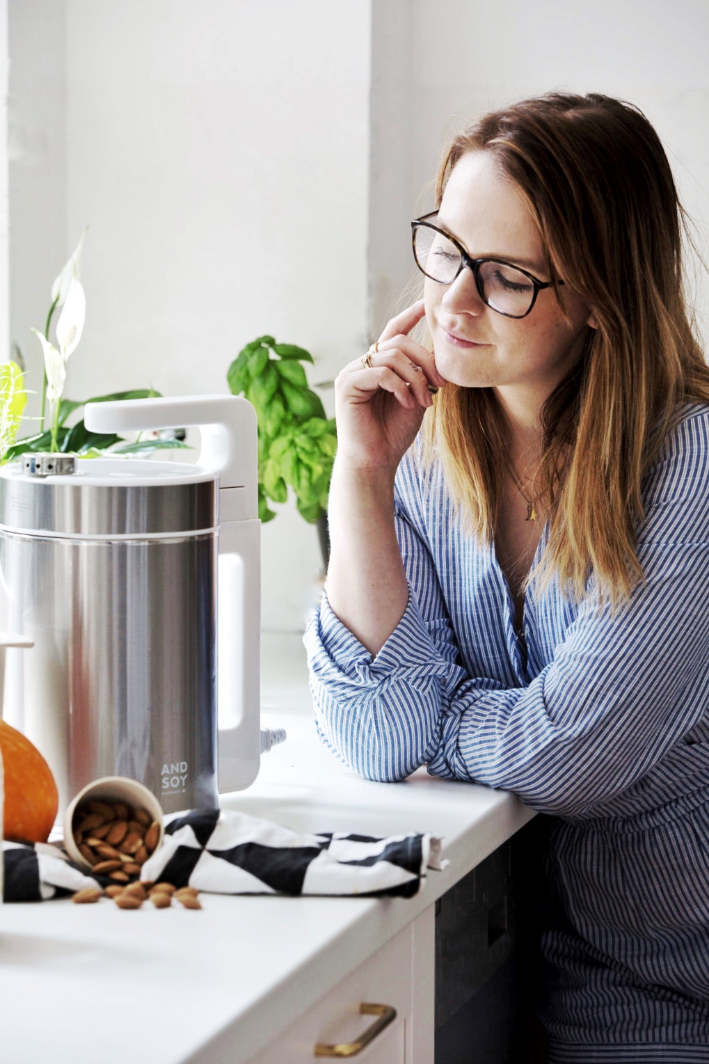 and soy maker anna frost fafine