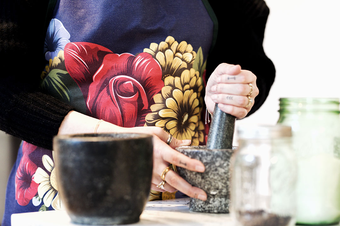 schuerze_fridakahlo_annafrost