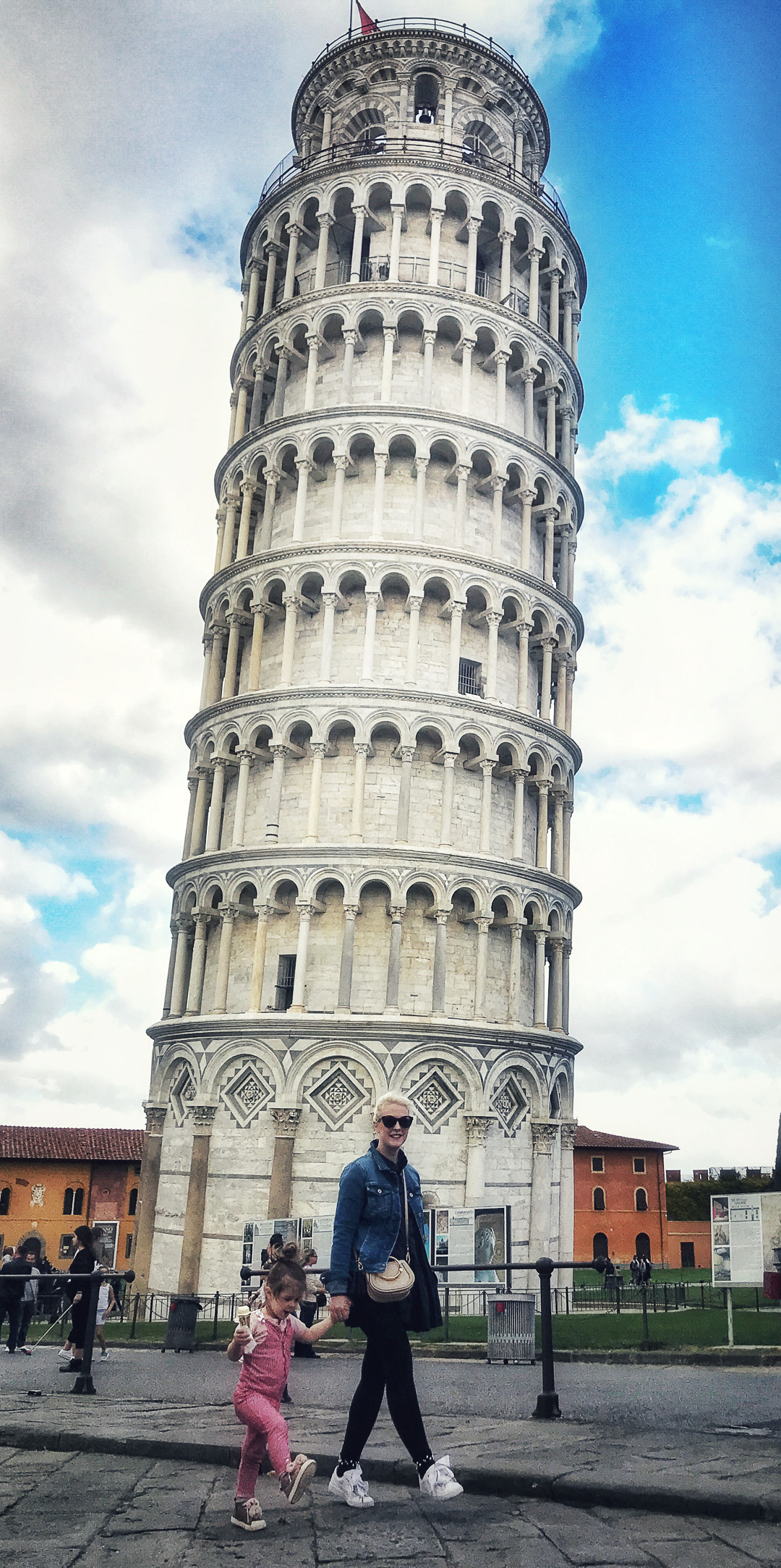 roadtrip_hymer_italien_04_annafrost_fafine_pisa