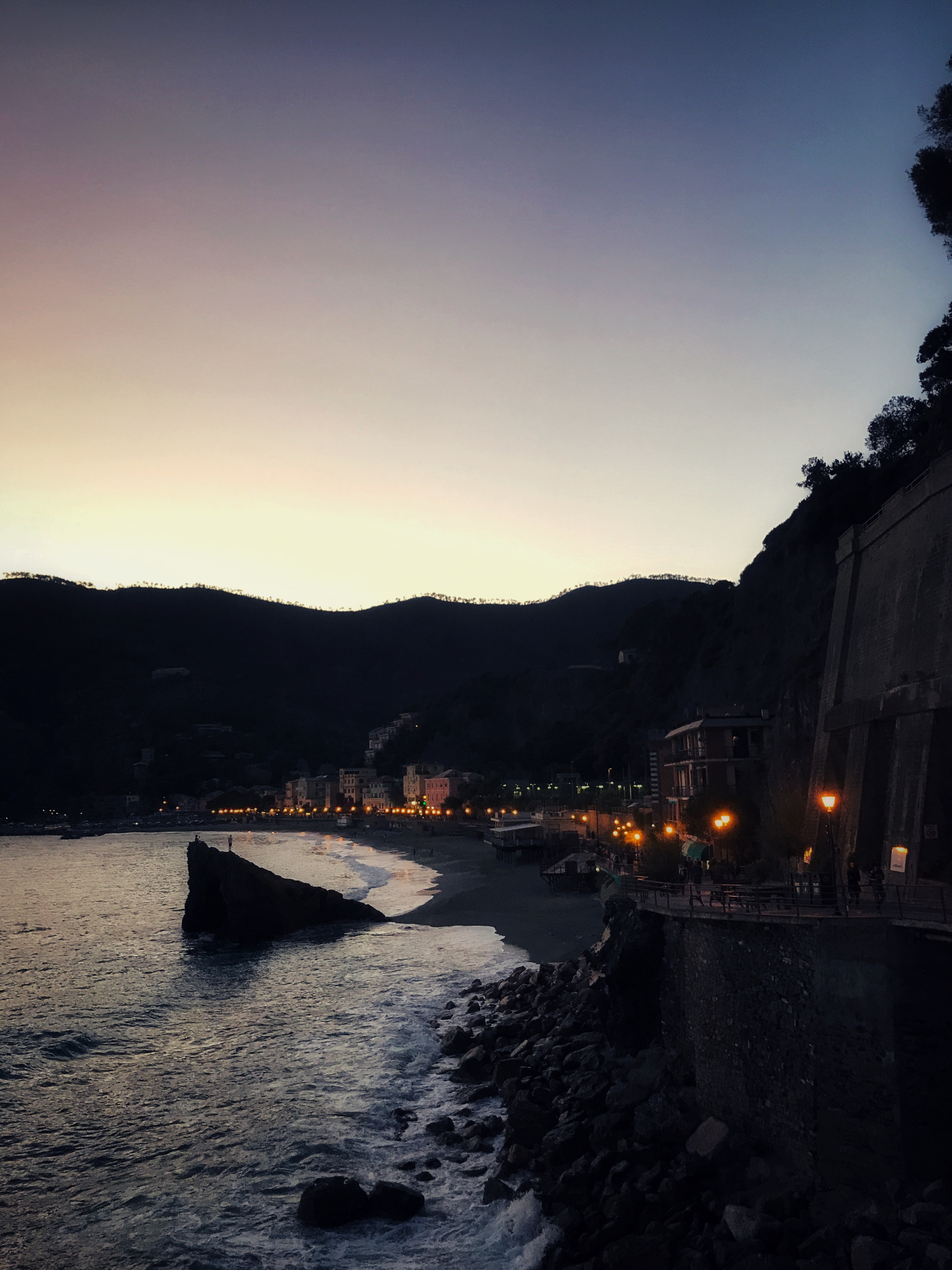 ANNA FROST CINQUE TERRE BEI NACHT